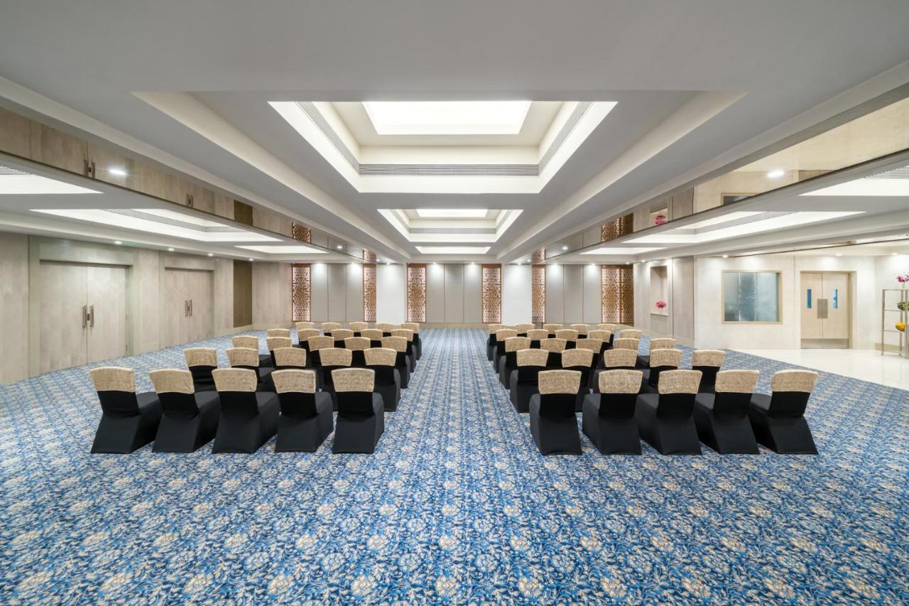 Vivanta Ahmedabad Sg Highway Esterno foto