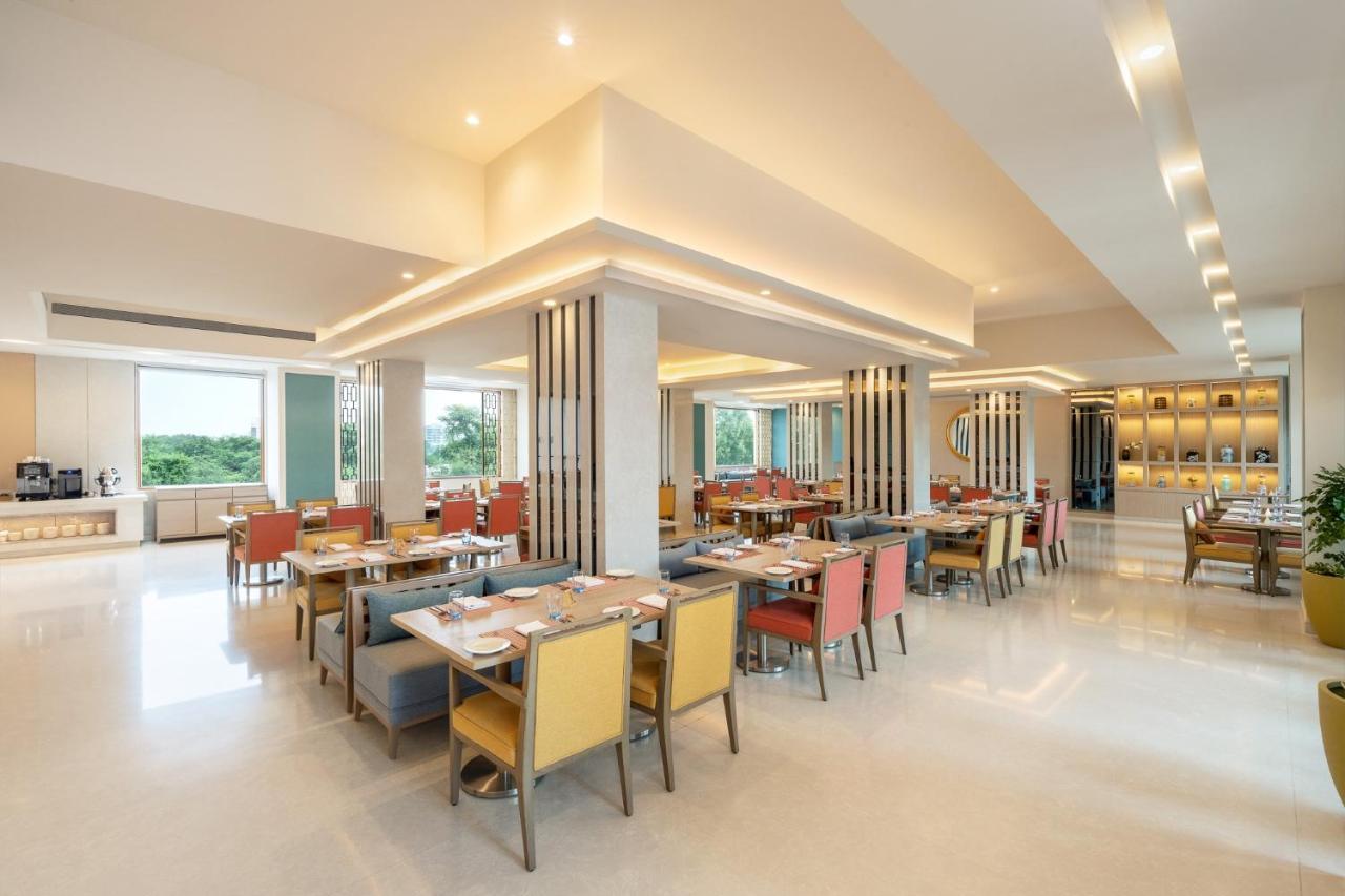 Vivanta Ahmedabad Sg Highway Esterno foto