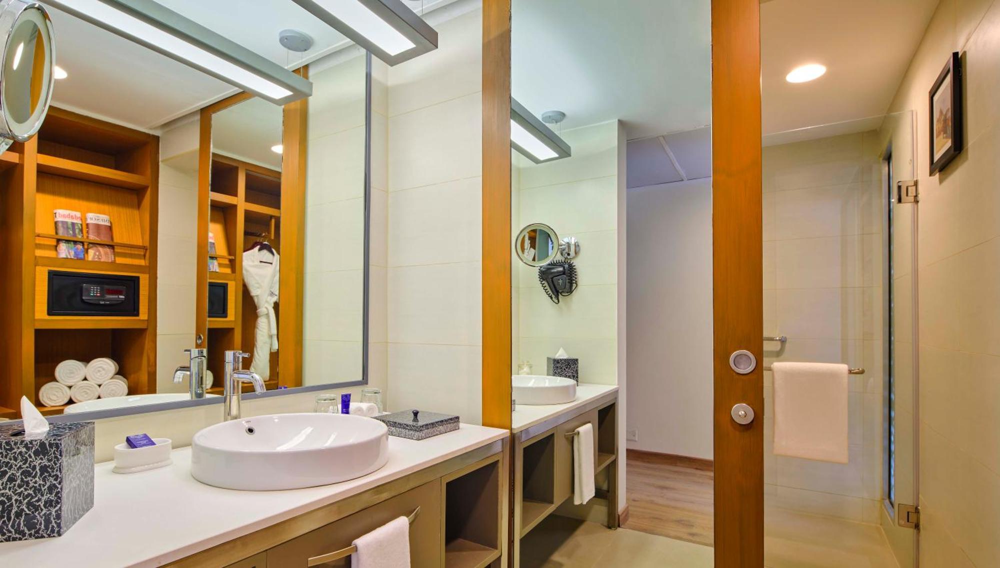 Vivanta Ahmedabad Sg Highway Esterno foto
